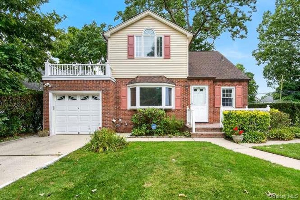 48 Maple Drive, New Hyde Park, NY 11040 — exterior