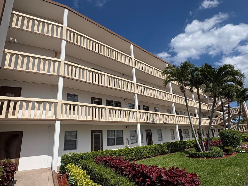 1006 Guildford A, Boca Raton, FL 33434