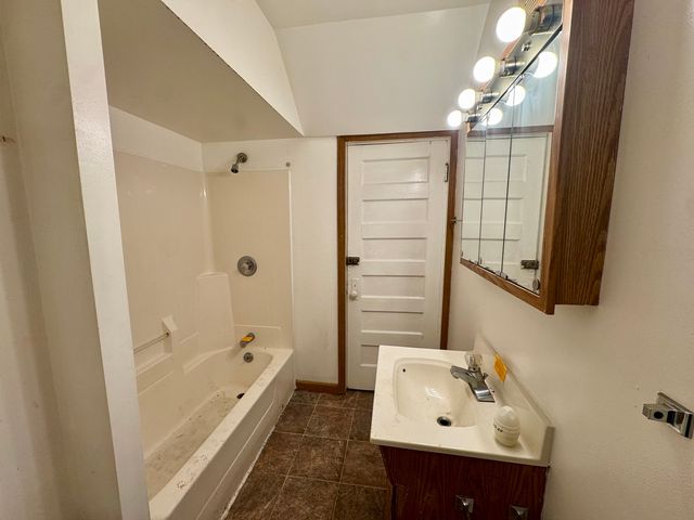 611 1st Avenue, Sterling, IL 61081