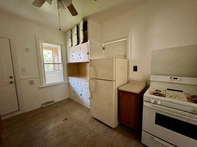 611 1st Avenue, Sterling, IL 61081