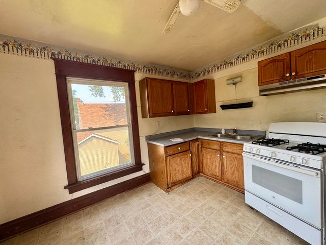 611 1st Avenue, Sterling, IL 61081