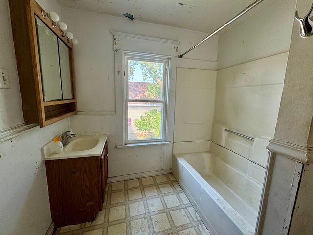 611 1st Avenue, Sterling, IL 61081