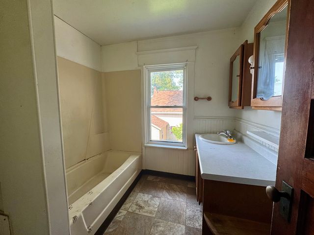 611 1st Avenue, Sterling, IL 61081