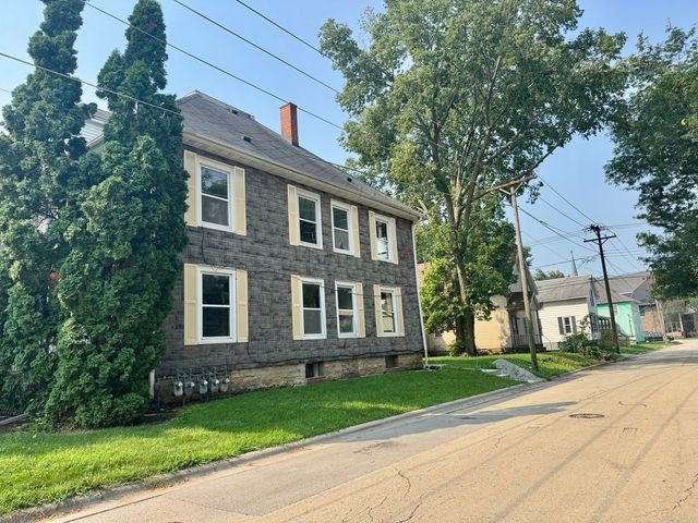 611 1st Avenue, Sterling, IL 61081