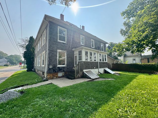 611 1st Avenue, Sterling, IL 61081