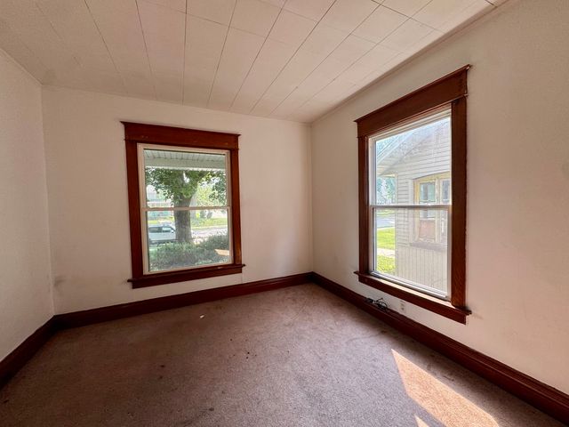 611 1st Avenue, Sterling, IL 61081