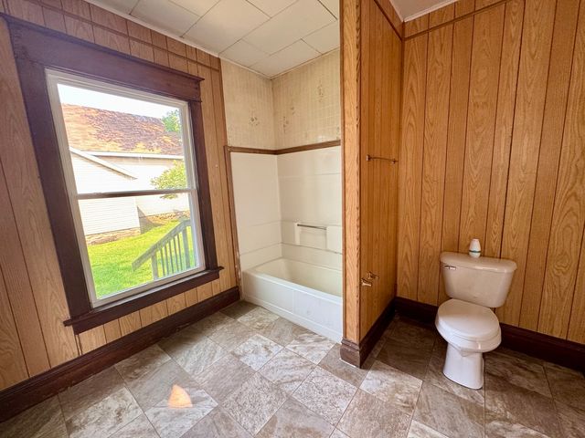 611 1st Avenue, Sterling, IL 61081