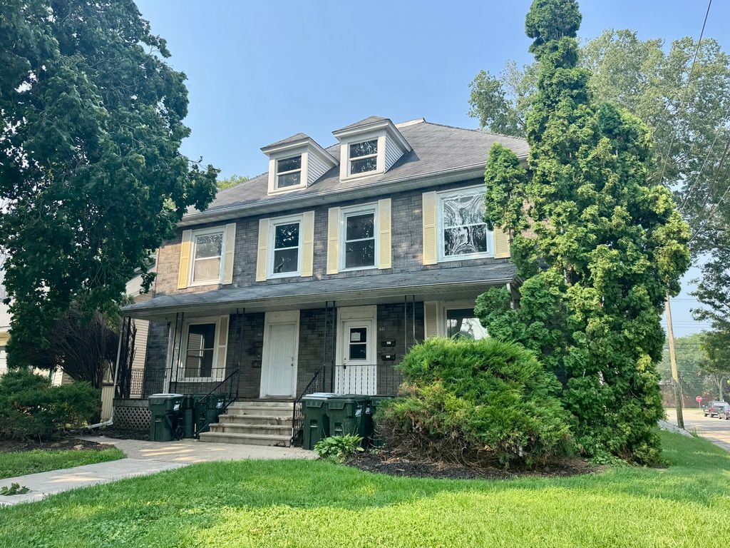 611 1st Avenue, Sterling, IL 61081