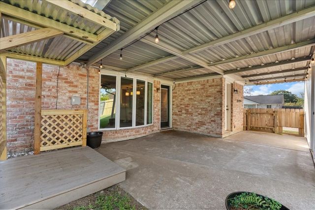 15703 Blackhawk Boulevard, Friendswood, TX 77546