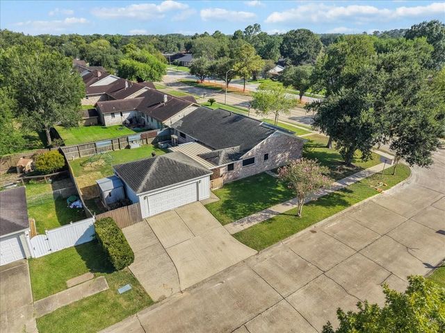 15703 Blackhawk Boulevard, Friendswood, TX 77546
