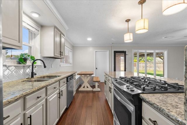 15703 Blackhawk Boulevard, Friendswood, TX 77546