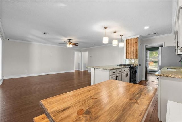 15703 Blackhawk Boulevard, Friendswood, TX 77546