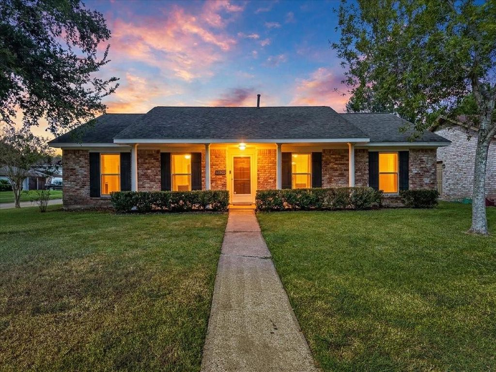 15703 Blackhawk Boulevard, Friendswood, TX 77546