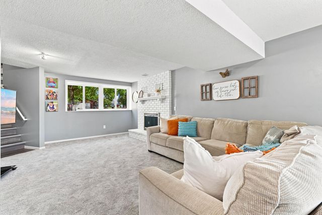 2682 Guthrie Avenue N, Oakdale, MN 55128
