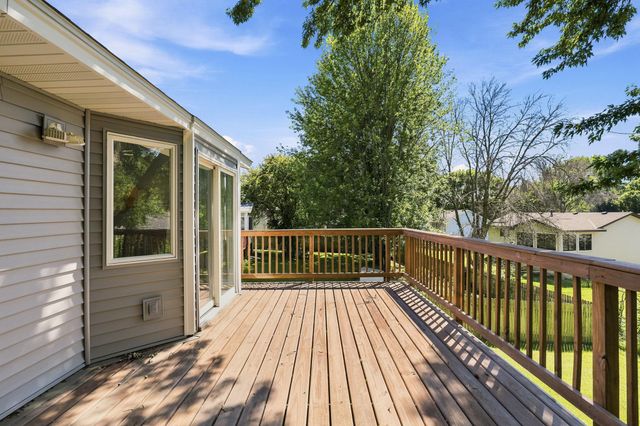 2682 Guthrie Avenue N, Oakdale, MN 55128