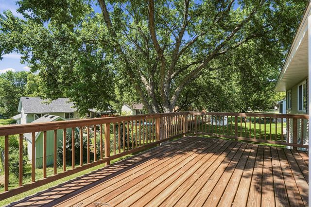 2682 Guthrie Avenue N, Oakdale, MN 55128