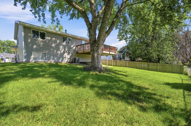 2682 Guthrie Avenue N, Oakdale, MN 55128