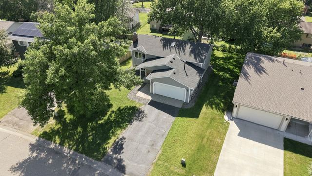 2682 Guthrie Avenue N, Oakdale, MN 55128
