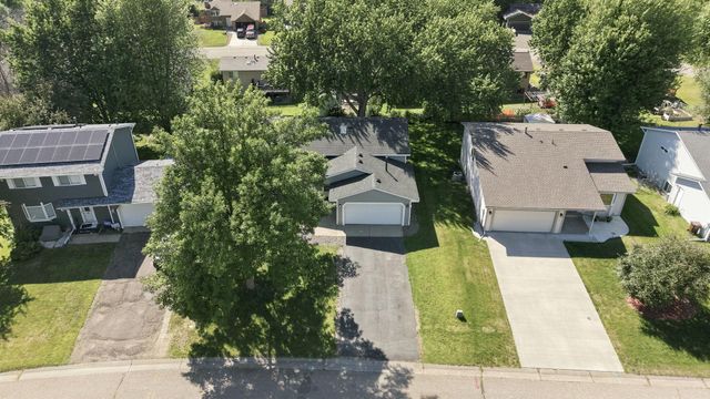 2682 Guthrie Avenue N, Oakdale, MN 55128
