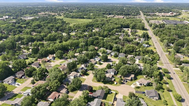 2682 Guthrie Avenue N, Oakdale, MN 55128