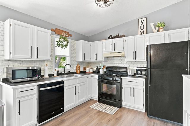 2682 Guthrie Avenue N, Oakdale, MN 55128