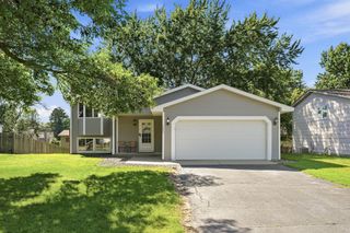 2682 Guthrie Avenue N, Oakdale, MN 55128