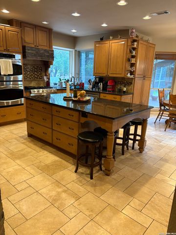 4111 BUFFALO BAYOU RD, San Antonio, TX 78251