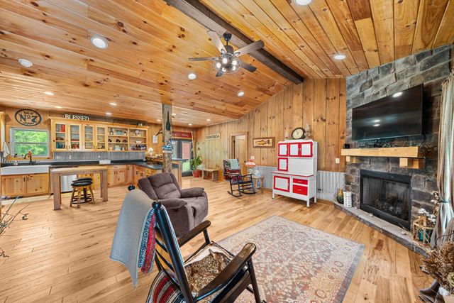 251 Falcon Dr, Decherd, TN 37324