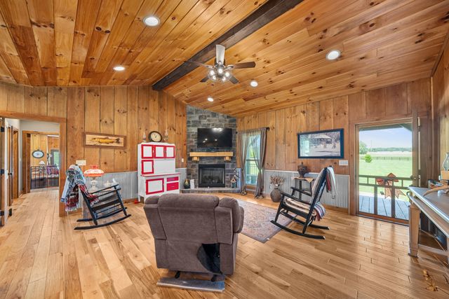 251 Falcon Dr, Decherd, TN 37324