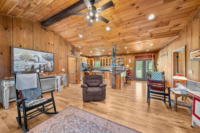 251 Falcon Dr, Decherd, TN 37324