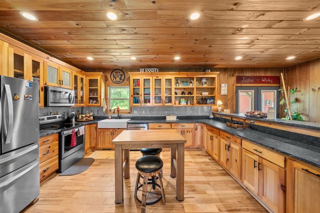 251 Falcon Dr, Decherd, TN 37324