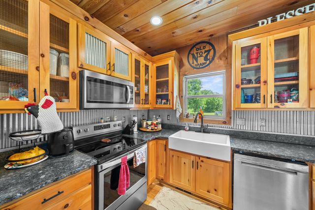 251 Falcon Dr, Decherd, TN 37324