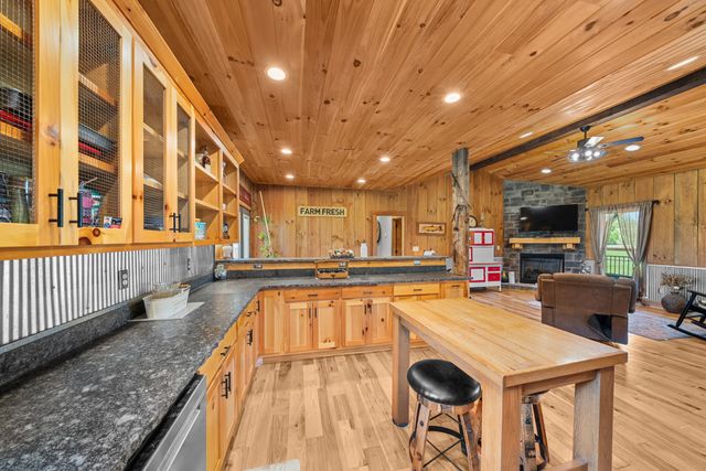 251 Falcon Dr, Decherd, TN 37324