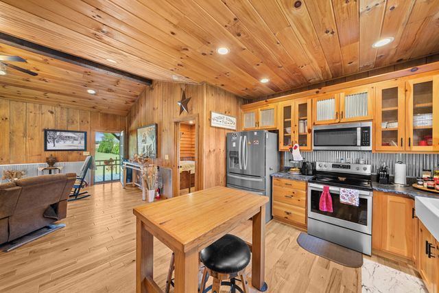 251 Falcon Dr, Decherd, TN 37324
