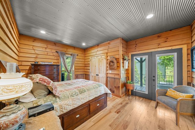 251 Falcon Dr, Decherd, TN 37324