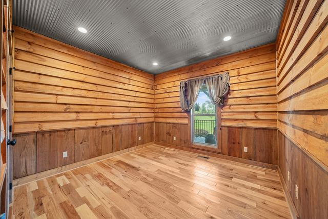 251 Falcon Dr, Decherd, TN 37324