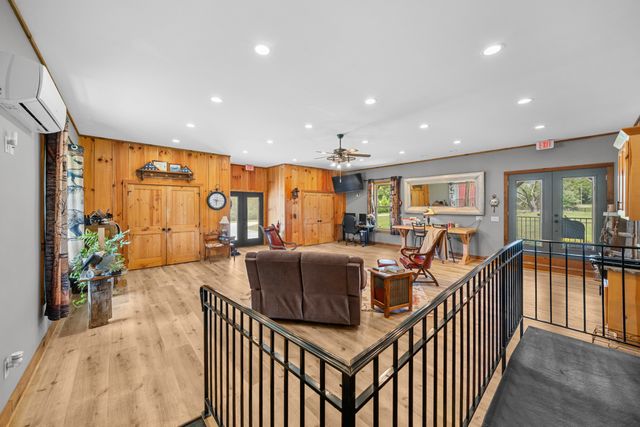 251 Falcon Dr, Decherd, TN 37324