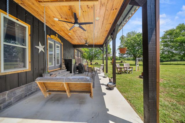 251 Falcon Dr, Decherd, TN 37324