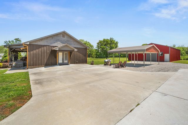 251 Falcon Dr, Decherd, TN 37324