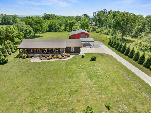 251 Falcon Dr, Decherd, TN 37324