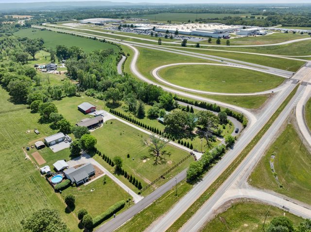 251 Falcon Dr, Decherd, TN 37324