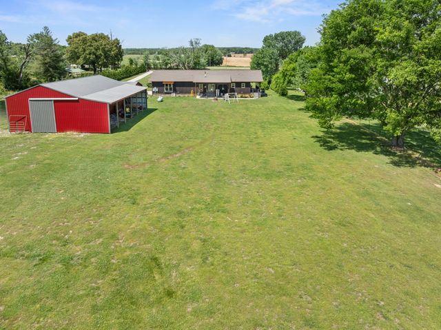 251 Falcon Dr, Decherd, TN 37324