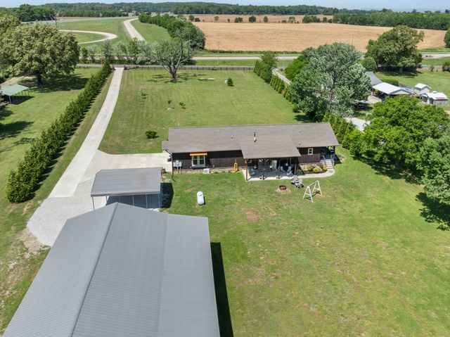 251 Falcon Dr, Decherd, TN 37324