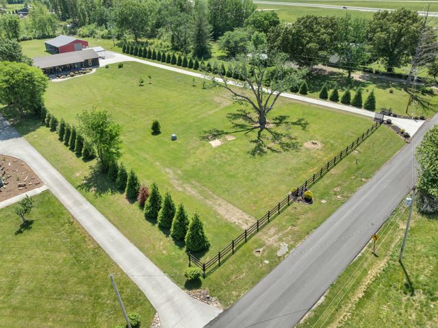 251 Falcon Dr, Decherd, TN 37324