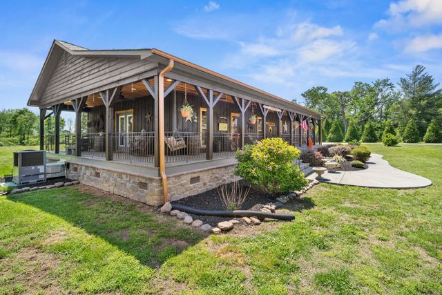 251 Falcon Dr, Decherd, TN 37324