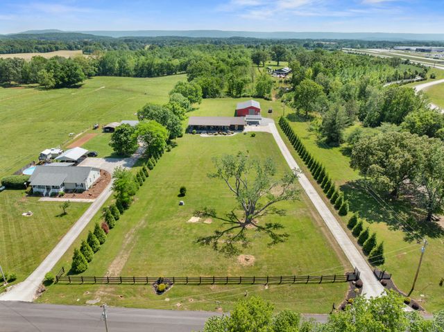 251 Falcon Dr, Decherd, TN 37324