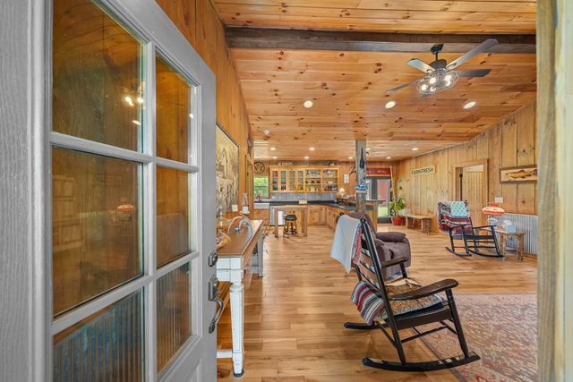 251 Falcon Dr, Decherd, TN 37324
