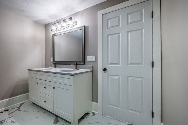 5607 Grand Central Avenue, Vienna, WV 26105