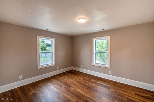 5607 Grand Central Avenue, Vienna, WV 26105