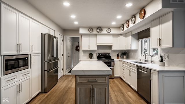 13890 Saben Court, Carmel, IN 46032